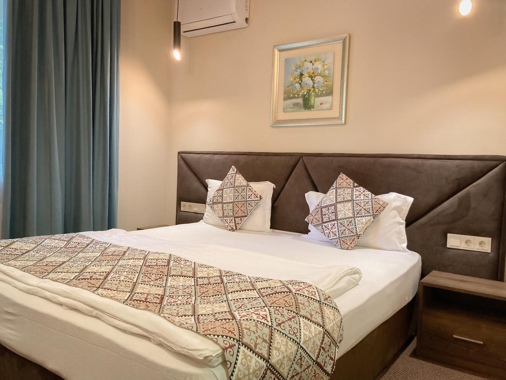 Silk Way Hotel Almati Kültér fotó