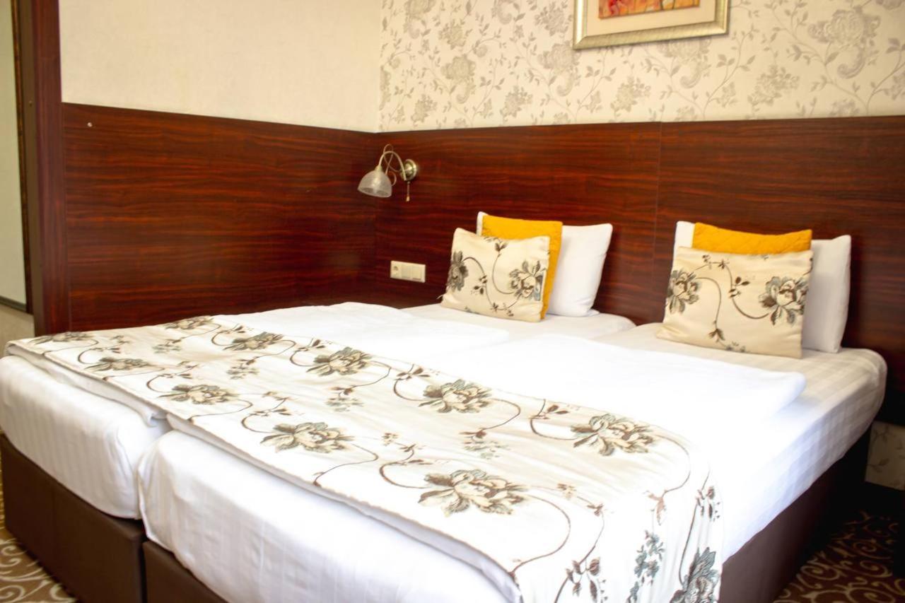 Silk Way Hotel Almati Kültér fotó